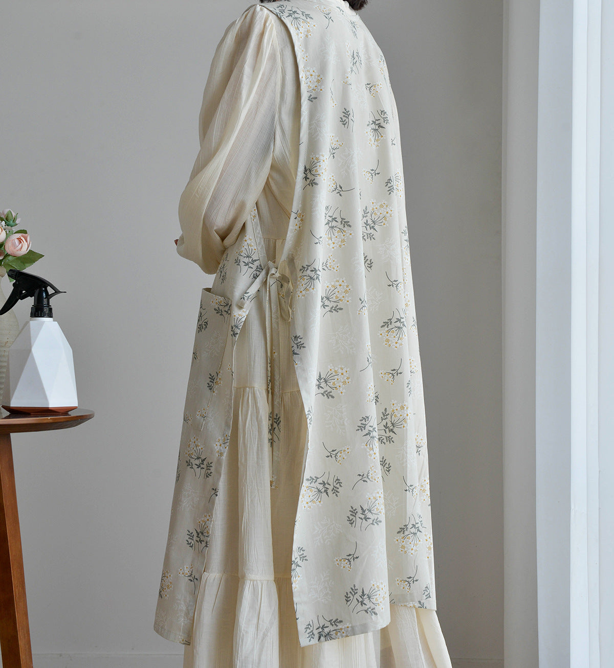 Akane Waterproof Crossback Waist Apron