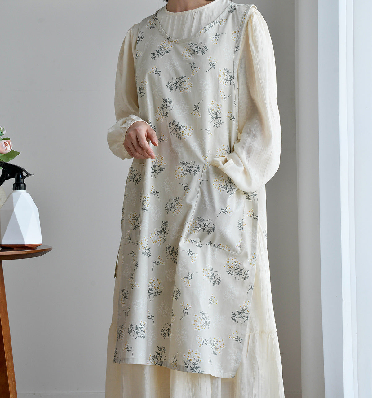 Akane Waterproof Crossback Waist Apron